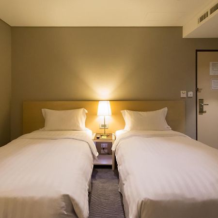 麗馨商旅七賢館 Hotel Kaohsiung Exterior photo