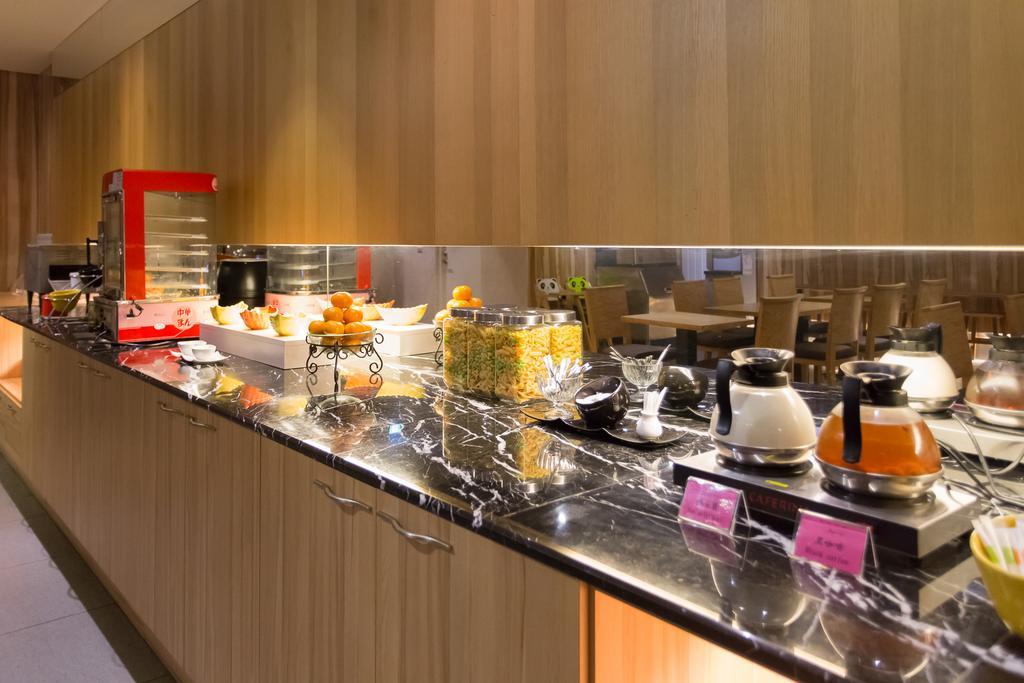 麗馨商旅七賢館 Hotel Kaohsiung Exterior photo