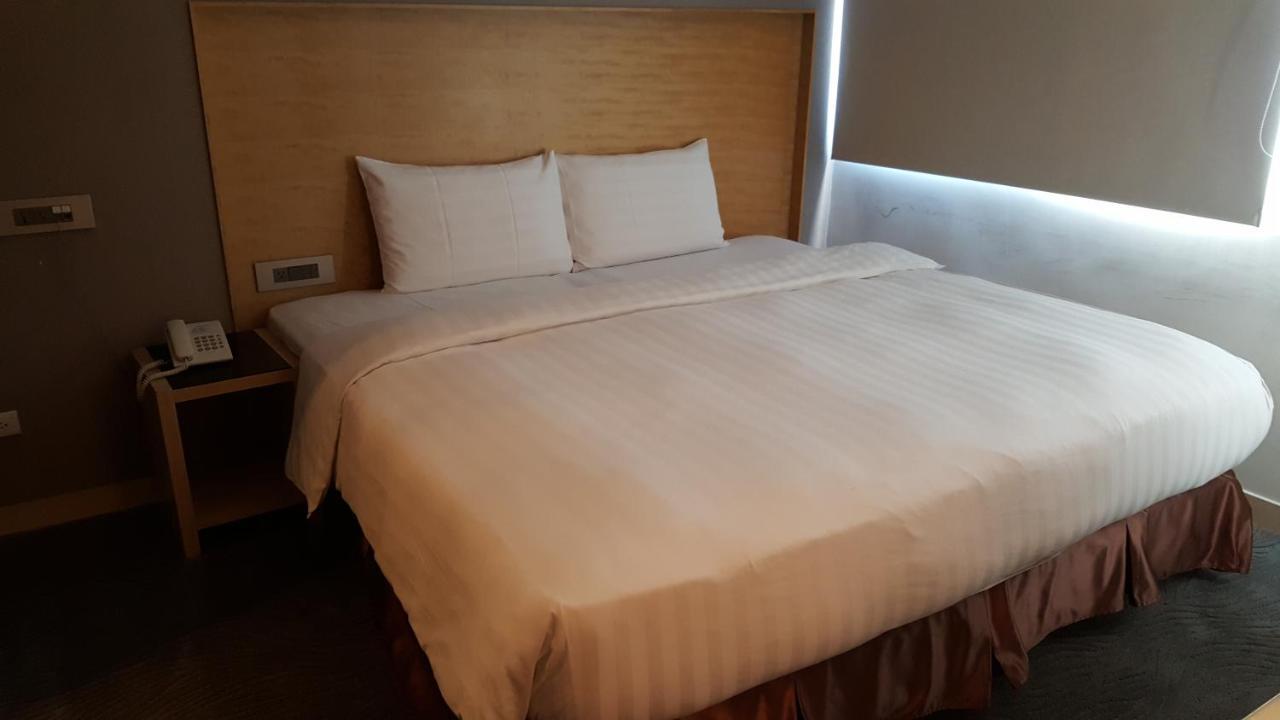 麗馨商旅七賢館 Hotel Kaohsiung Exterior photo